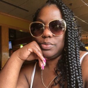 Meet your Posher, Latisha